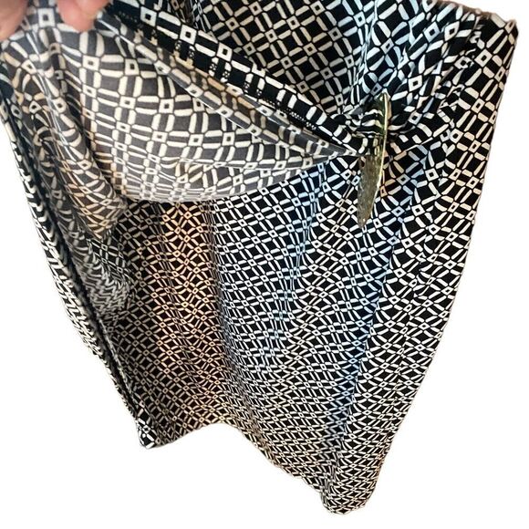 Thalia Sodi Sz M Black White Faux Wrap Gold Metal Accent Cocktail Dress - Picture 6 of 7